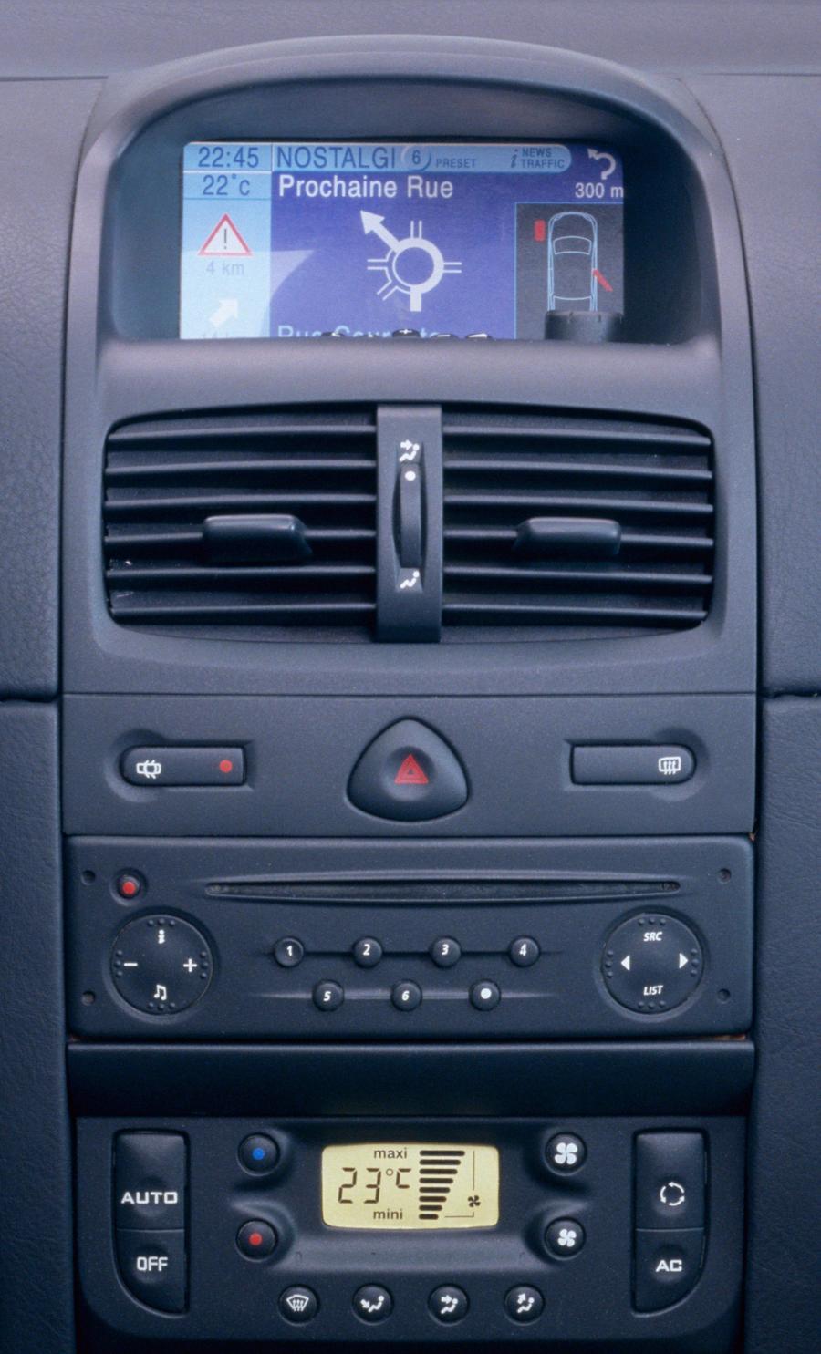  Renault Clio 3-Door 2001 года  (фото 19 из 58)